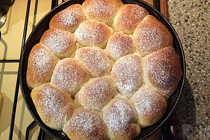 Buchteln mit Marmeladenfüllung 9