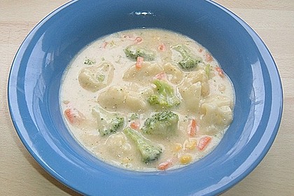 Gem&uuml;sesuppe mit K&auml;se