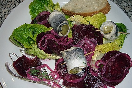 Rote Bete - Salat mit Rollmops