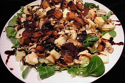 Herbstsalat mit N&uuml;ssen, K&auml;se und Birnen 5