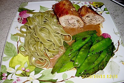 Schweineroulade mit Pilz - K&auml;sef&uuml;llung und Baconh&uuml;lle 3