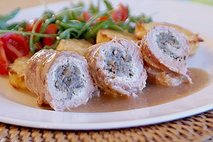 Schweineroulade mit Pilz - K&auml;sef&uuml;llung und Baconh&uuml;lle 4