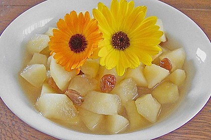 Winterliches Apfelkompott mit Rosinen und Gew&uuml;rzen