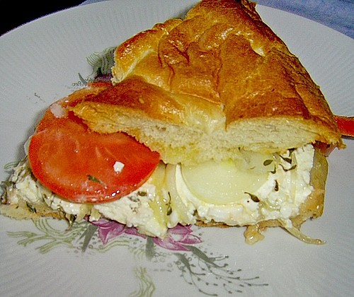 Fladenbrot mit Tomaten und Feta - Käse gefüllt (Rezept mit Bild ...