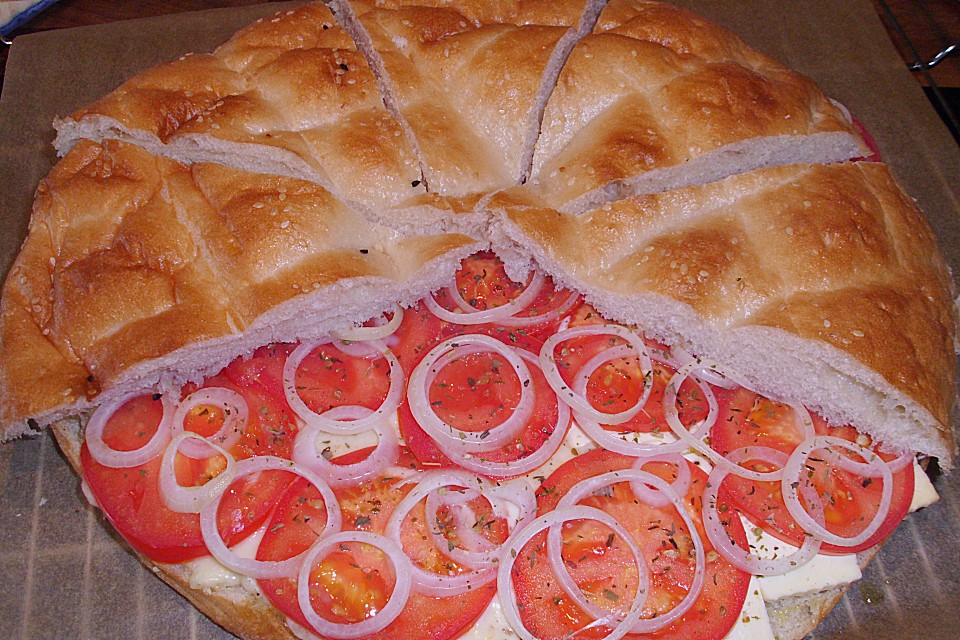 Fladenbrot mit Tomaten und Feta - Käse gefüllt (Rezept mit Bild ...