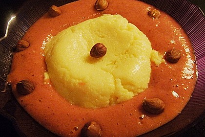 S&uuml;&szlig;er Maisbrei auf Erdbeer - Bananen - Vanille - Mus