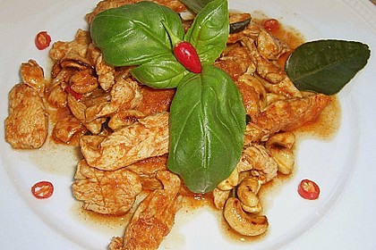 Gebratenes H&uuml;hnchen mit roter Currypaste & Cashewn&uuml;ssen