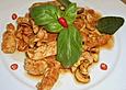 Gebratenes H&uuml;hnchen mit roter Currypaste & Cashewn&uuml;ssen
