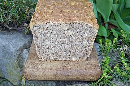 W&uuml;rziges Kartoffel - Walnuss - Brot 2
