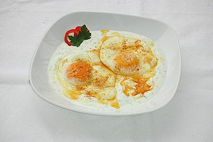 Verlorene Eier mit Joghurt 1