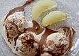 Zimteis mit Birnen und Lebkuchensauce