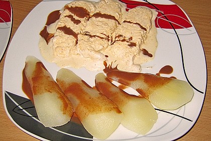 Zimteis mit Birnen und Lebkuchensauce 9