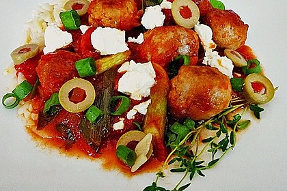 Hackb&auml;llchen in Tomatenso&szlig;e