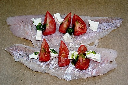 Gefangener Fisch im Backpapier 2
