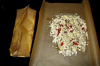 Gefangener Fisch im Backpapier 5