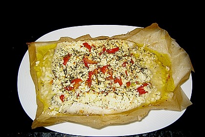 Gefangener Fisch im Backpapier 6