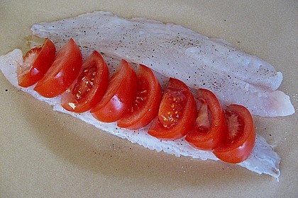 Gefangener Fisch im Backpapier 8