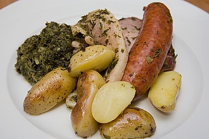 Gr&uuml;nkohl mit Kasseler, Mettw&uuml;rstchen und Kartoffeln