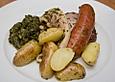Gr&uuml;nkohl mit Kasseler, Mettw&uuml;rstchen und Kartoffeln
