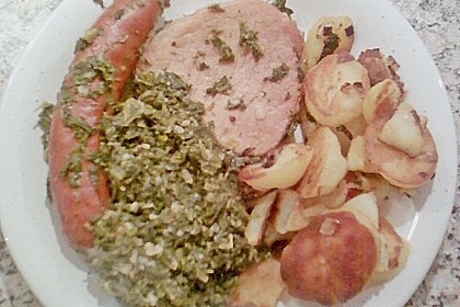 Gr&uuml;nkohl mit Kasseler, Mettw&uuml;rstchen und Kartoffeln 1