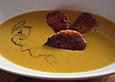 K&uuml;rbissuppe mit Hagebuttenmarmelade und K&uuml;rbisbratlingen