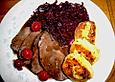 Wildschweinbraten mit Kirschen