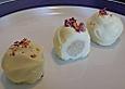 Walnuss - Marzipan - Herzen mit kandierten Rosenbl&auml;ttern