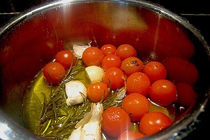 Lammlachse im Strudelteig gebacken mit Mangold, Schmortomaten und Sellerie - Kartoffel - P&uuml;ree 5