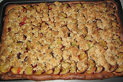 Zwetschgenkuchen mit Nuss - Streuseln und Hefeteig