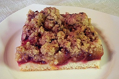 Zwetschgenkuchen mit Nuss - Streuseln und Hefeteig 4