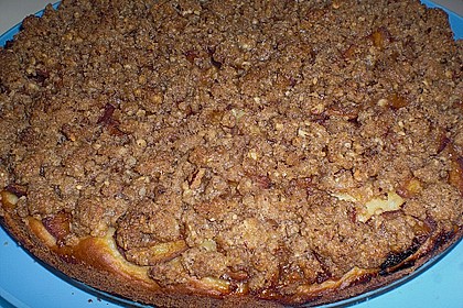 Zwetschgenkuchen mit Nuss - Streuseln und Hefeteig 7