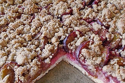 Zwetschgenkuchen mit Nuss - Streuseln und Hefeteig 10