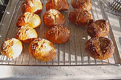 Schw&auml;bische Laugenbr&ouml;tchen 24