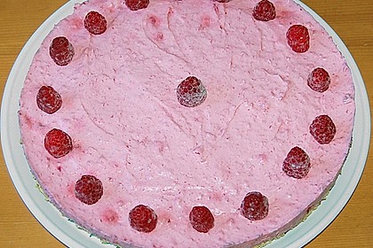 Ungebackene Himbeertorte