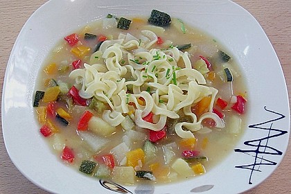 Bunte Gem&uuml;sesuppe