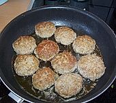 Gr&uuml;nkohl mit Mettb&auml;llchen (Bild)