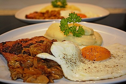 Leberk&auml;se mit Zwiebeln und Spiegelei 2