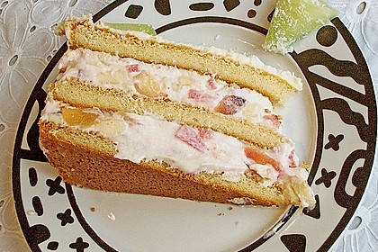 Dessert - Kuchen / Torte aus Quark, Joghurt und Obst auf 3-schichtigem Biskuitboden 1