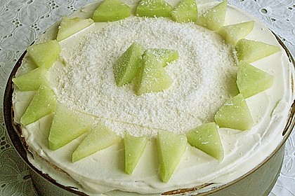 Dessert - Kuchen / Torte aus Quark, Joghurt und Obst auf 3-schichtigem Biskuitboden 2