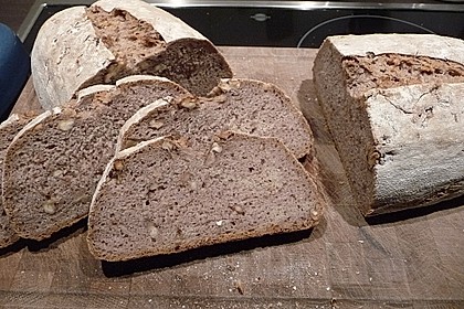 Burgis Walnussbrot mit Sauerteig 50