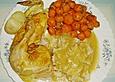 H&auml;hnchen auf Birne, Apfel und Zwiebel