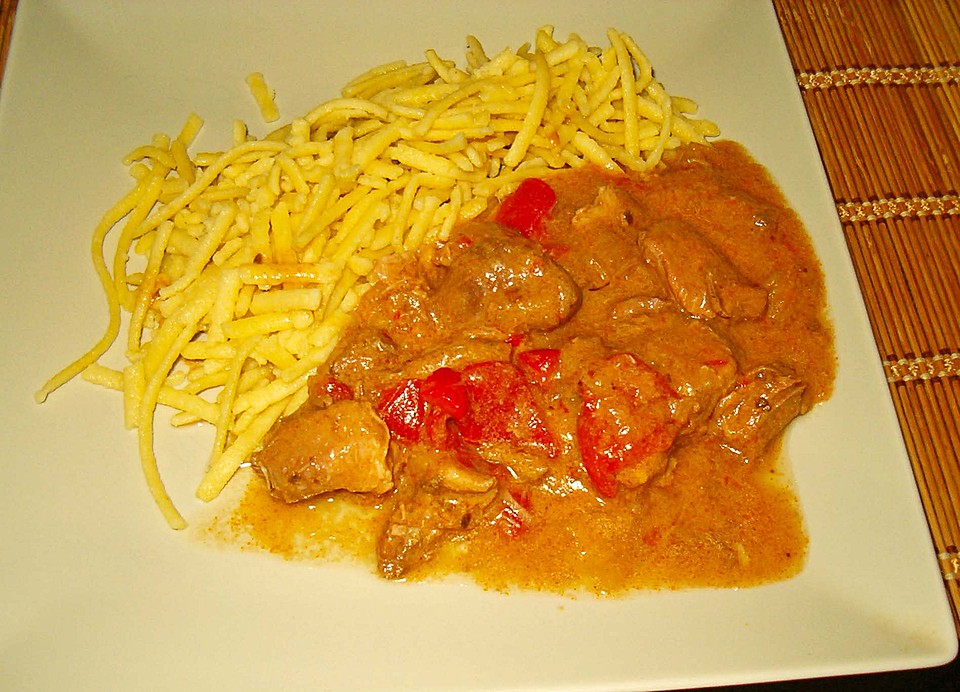 Bandnudeln mit Paprika - Rahm - Gulasch (Rezept mit Bild) | Chefkoch.de