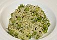 Einfaches Erbsenrisotto mit Basilikum
