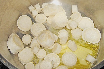 Schaums&uuml;ppchen von der Petersilienwurzel 10