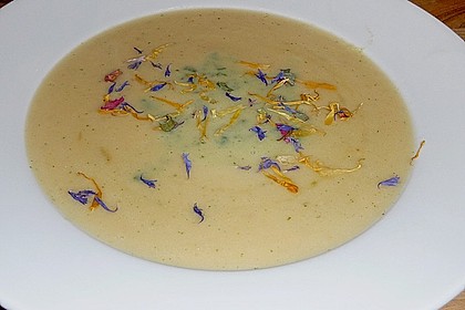 Schaums&uuml;ppchen von der Petersilienwurzel 17