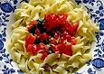Bandnudeln mit kalter Tomatensauce