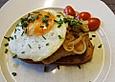 Axels Schnitzel mit Zwiebel und Spiegelei