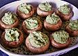 Marinierte Champignons mit Avocado gef&uuml;llt