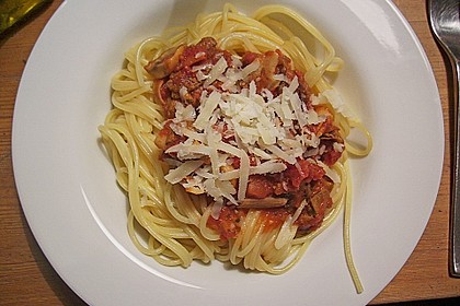Penne mit Tomaten und Steinpilzen