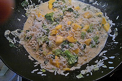 Reispfanne mit Mango und Brokkoli